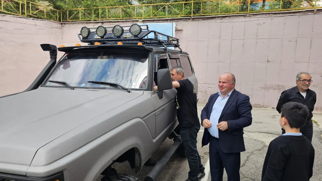 Okul Bahçesine Dev Araçlarla Girdiler! Özel Çocukların Heyecanı Görülmeye Değerdi 2