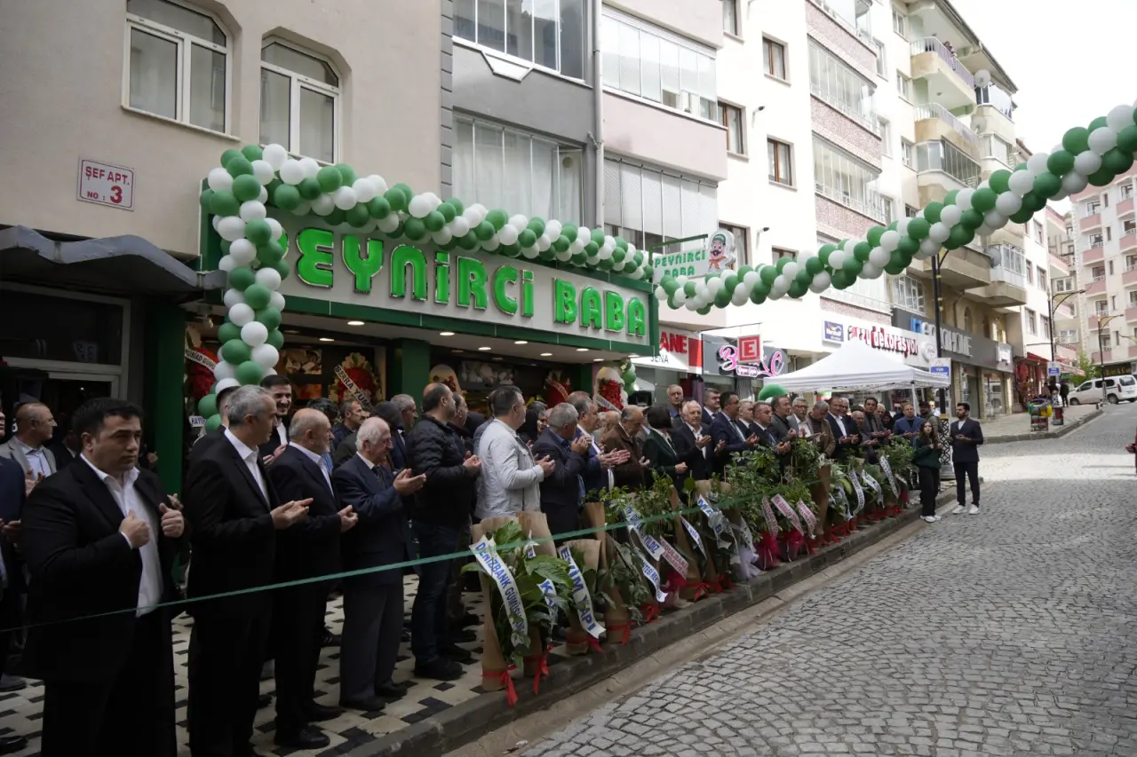 Peynirci Baba'nın 182. Mağazası Gümüşhane'de Hizmete Açıldı 4
