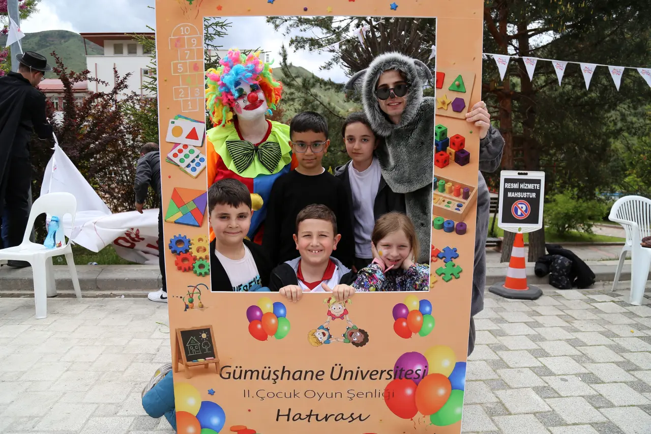 Gümüşhane Üniversitesi Ev Sahipliğinde İkinci Çocuk Oyun Şenliği Gerçekleştirildi 6