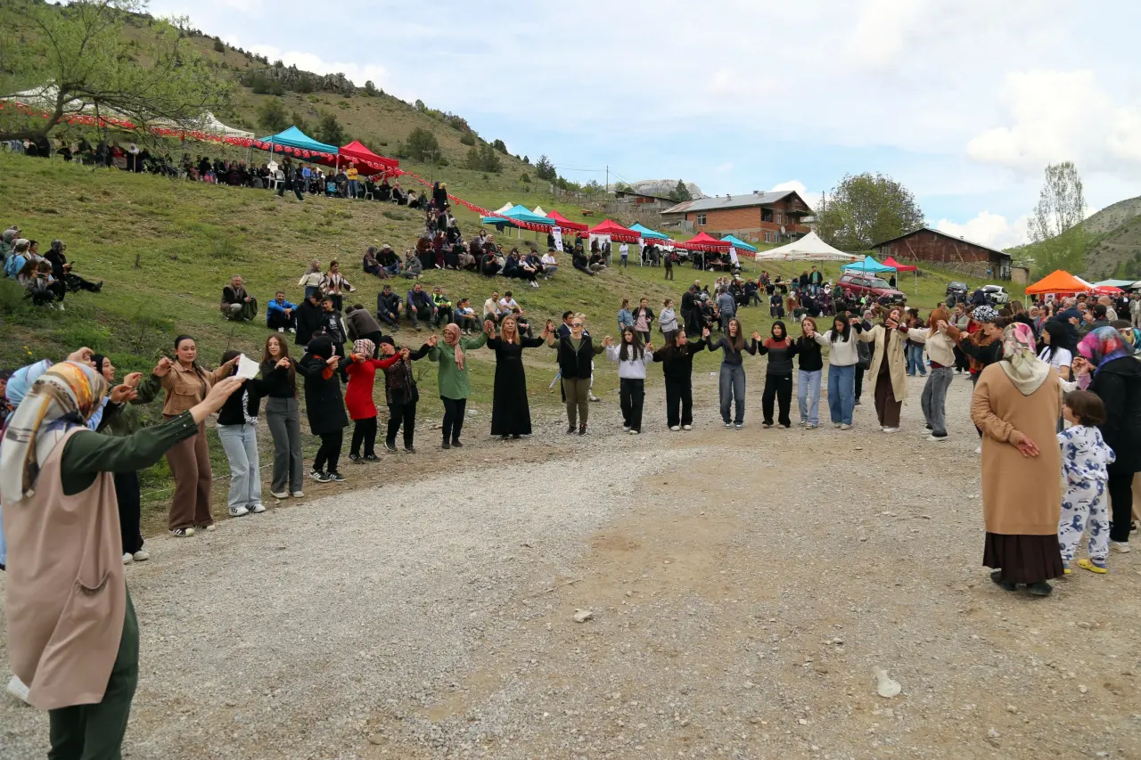 Şehrin Pamukkalesi'nde Asırlık Gelenek Yeniden Canlandı! Ayazma Taşı İçin Yeraltı Radarları Devreye Girdi 15