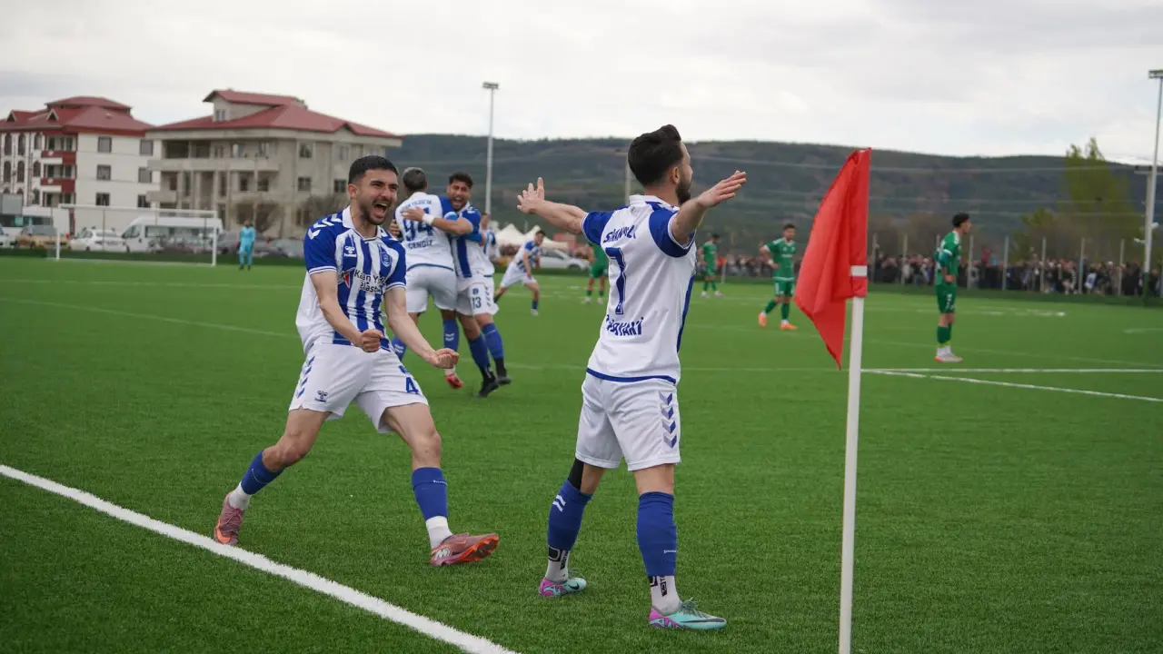 Şiran'da tarihi gün! Sivasgücü'nü 3 golle deviren temsilcimiz finale uçtu 1