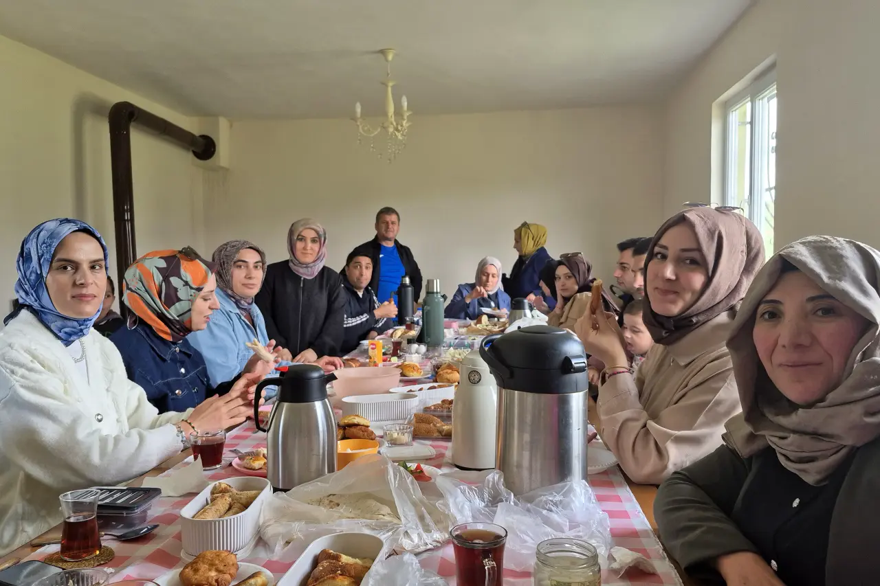 Türk Eğitim-Sen Kelkit Temsilciliği Ernek Yaylası’nda Anneler Günü Etkinliği Düzenledi 8