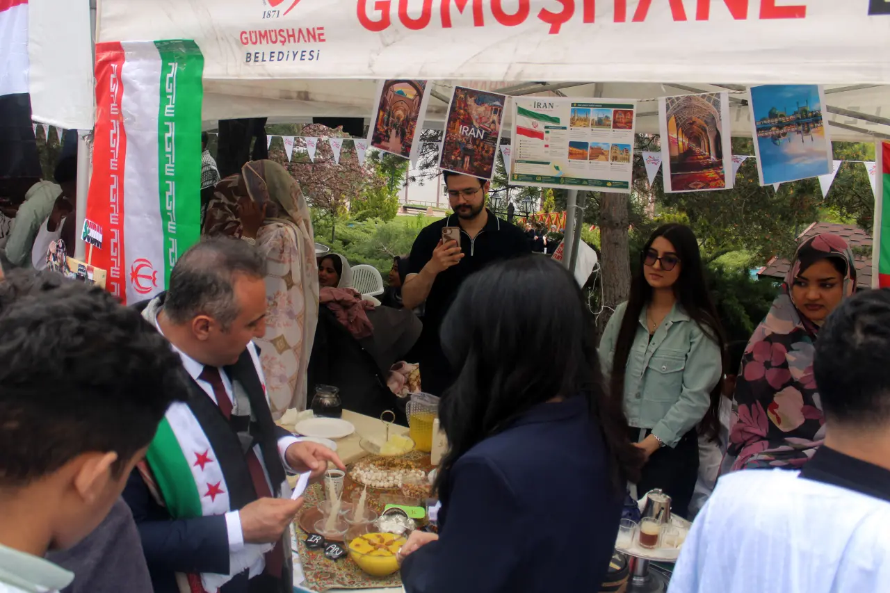 Gümüşhane'de Renkli Görüntüler! 17 Ülkenin Öğrencileri Aynı Sahnede Buluştu 6