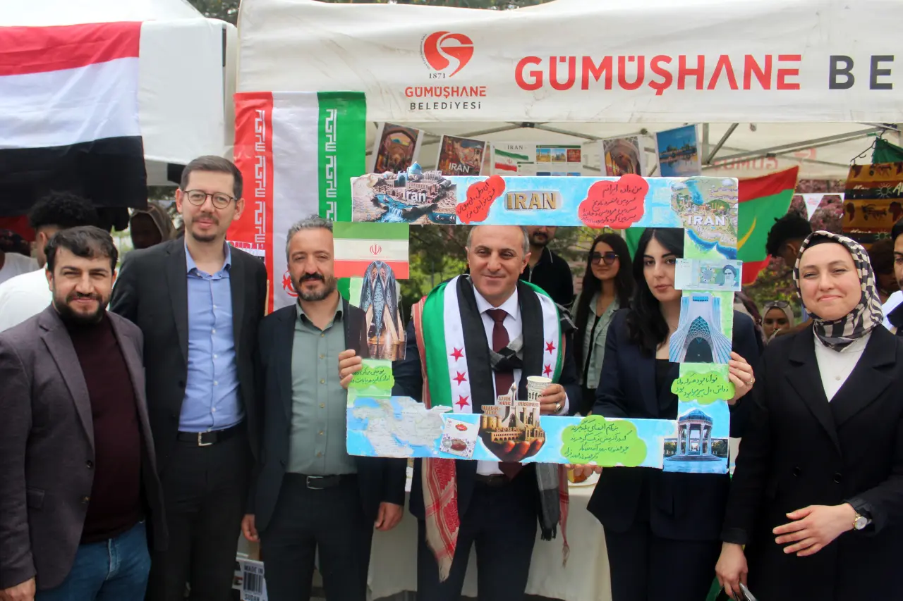 Gümüşhane'de Renkli Görüntüler! 17 Ülkenin Öğrencileri Aynı Sahnede Buluştu 7