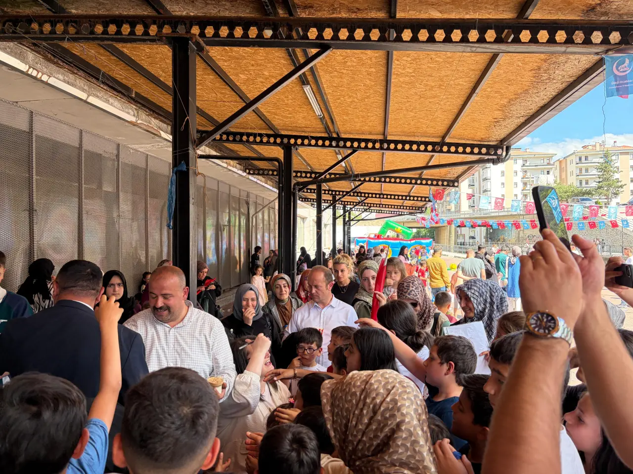 Çocukların Karne Sevinci Ülkü Ocakları'nda Taçlandı 12