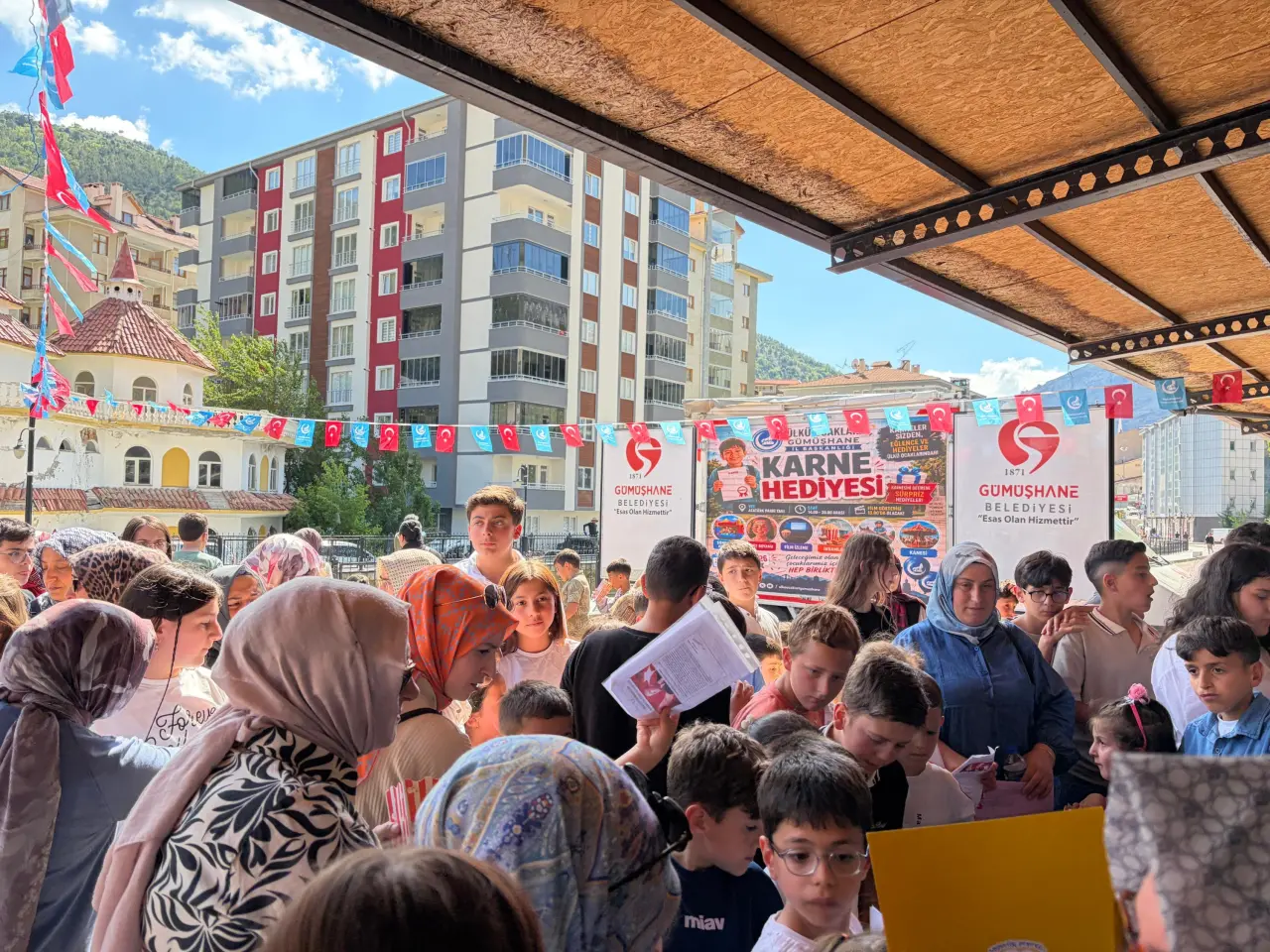 Çocukların Karne Sevinci Ülkü Ocakları'nda Taçlandı 23