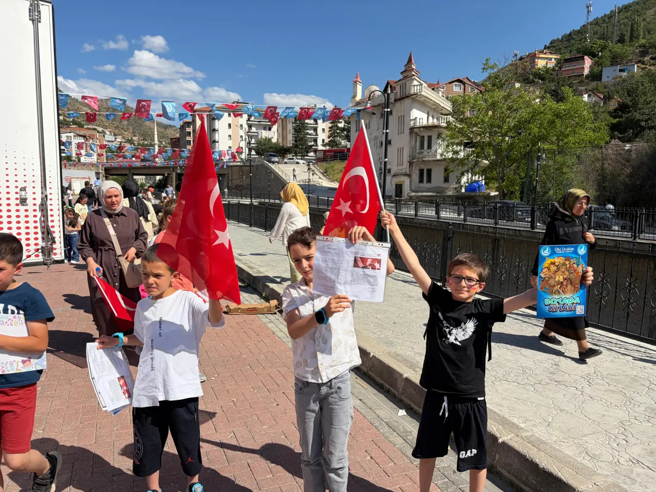 Çocukların Karne Sevinci Ülkü Ocakları'nda Taçlandı 5