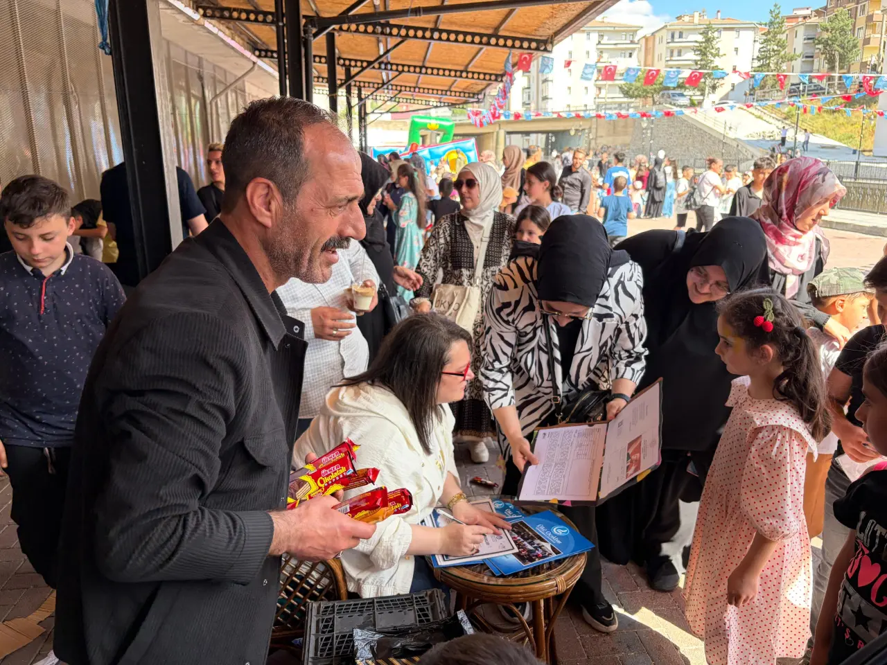 Çocukların Karne Sevinci Ülkü Ocakları'nda Taçlandı 14