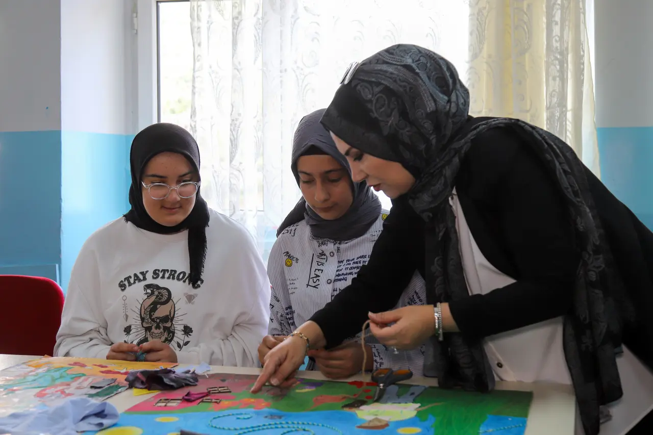 Ünlü "Çığlık" tablosunu fermuar ve kumaş atıklarıyla yeniden tasarladı 9