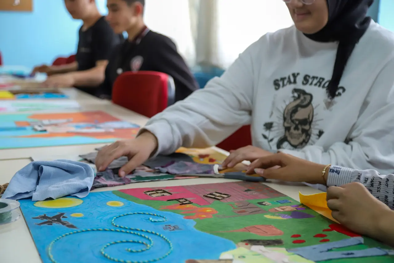 Ünlü "Çığlık" tablosunu fermuar ve kumaş atıklarıyla yeniden tasarladı 4