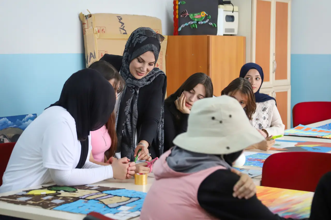 Ünlü "Çığlık" tablosunu fermuar ve kumaş atıklarıyla yeniden tasarladı 7