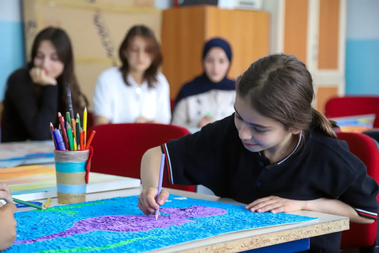 Ünlü "Çığlık" tablosunu fermuar ve kumaş atıklarıyla yeniden tasarladı 8
