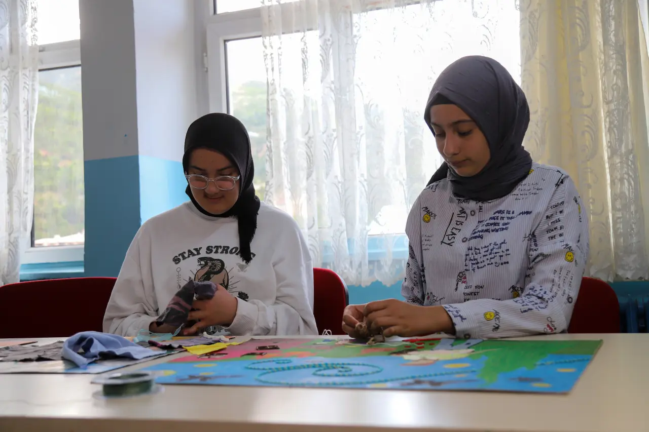Ünlü "Çığlık" tablosunu fermuar ve kumaş atıklarıyla yeniden tasarladı 5