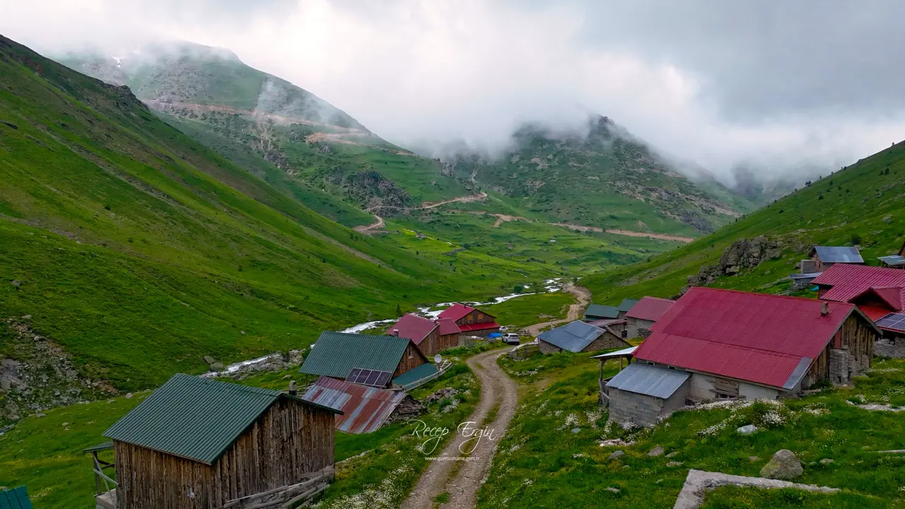 Görenler Alpler Sanıyor Ama Burası Gümüşhane! Gümüşhane'deki O Yayla Ziyaretçilerini Büyülüyor 22