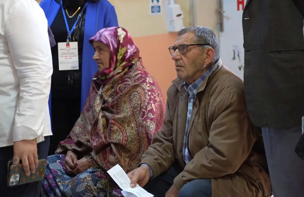 Gümüşhane Tekke Beldesinde Tarihi Ara Seçim: Sandıklar Kuruldu, Oy Verme İşlemi Başladı 4