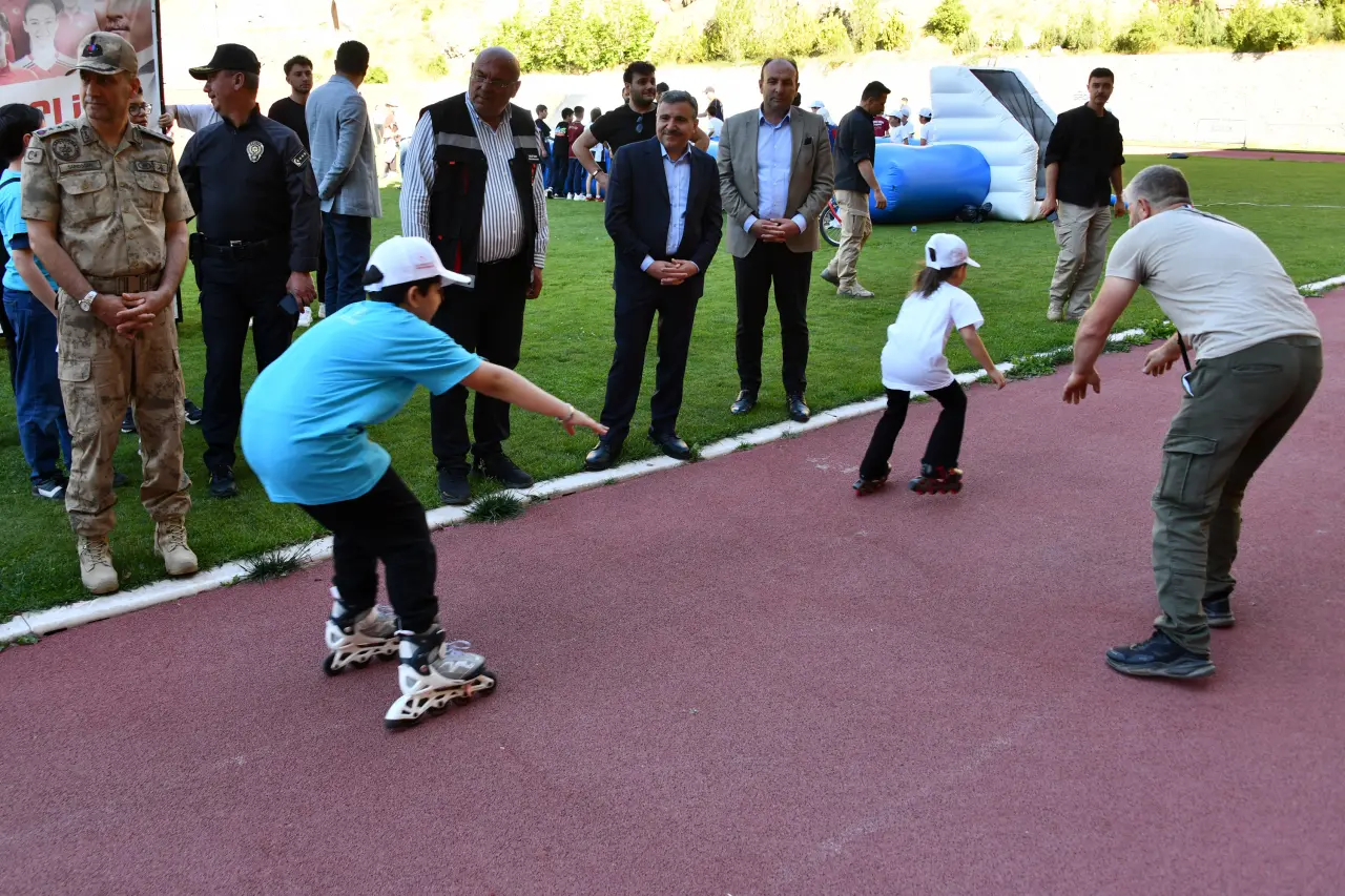 Gümüşhane Yenişehir Stadyumu Şenlik Alanına Döndü 2