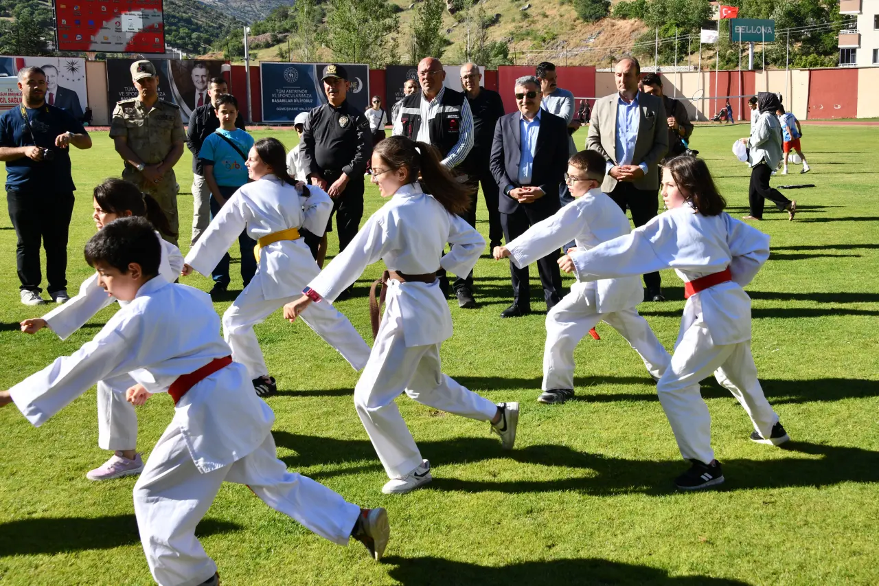 Gümüşhane Yenişehir Stadyumu Şenlik Alanına Döndü 8