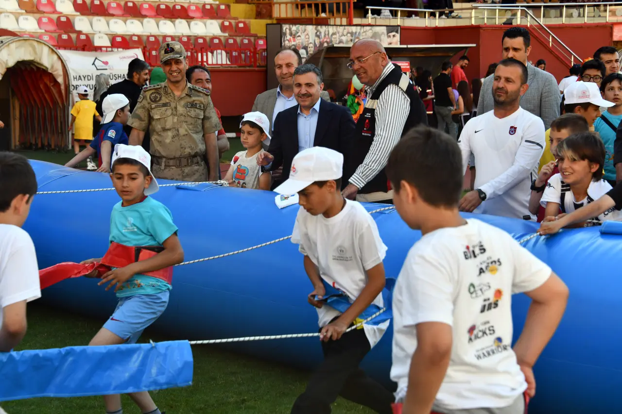 Gümüşhane Yenişehir Stadyumu Şenlik Alanına Döndü 3