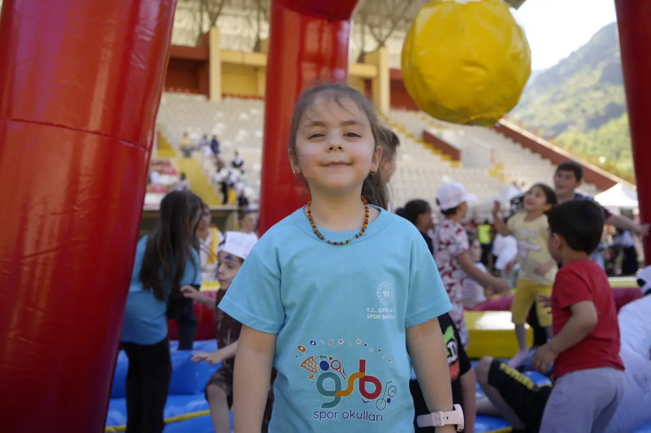 Gümüşhane Yenişehir Stadyumu Şenlik Alanına Döndü 16