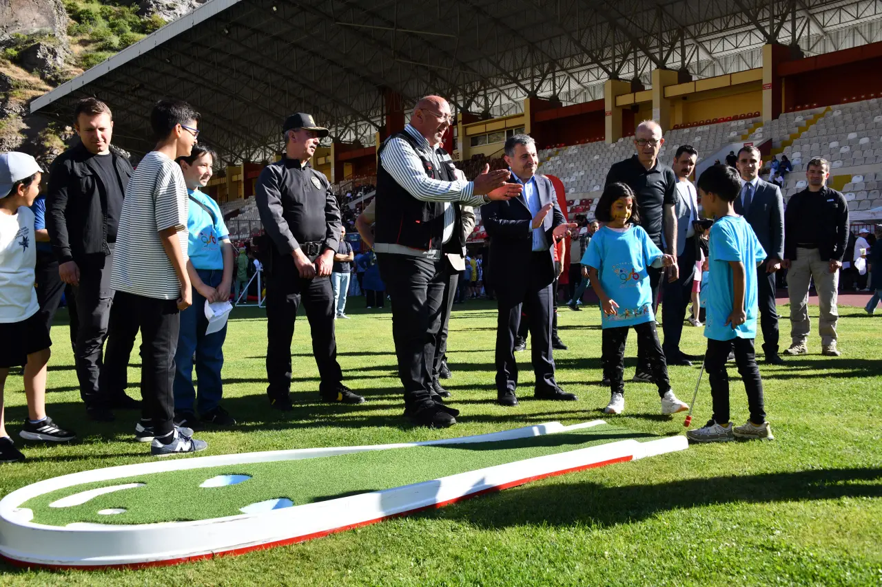 Gümüşhane Yenişehir Stadyumu Şenlik Alanına Döndü 11