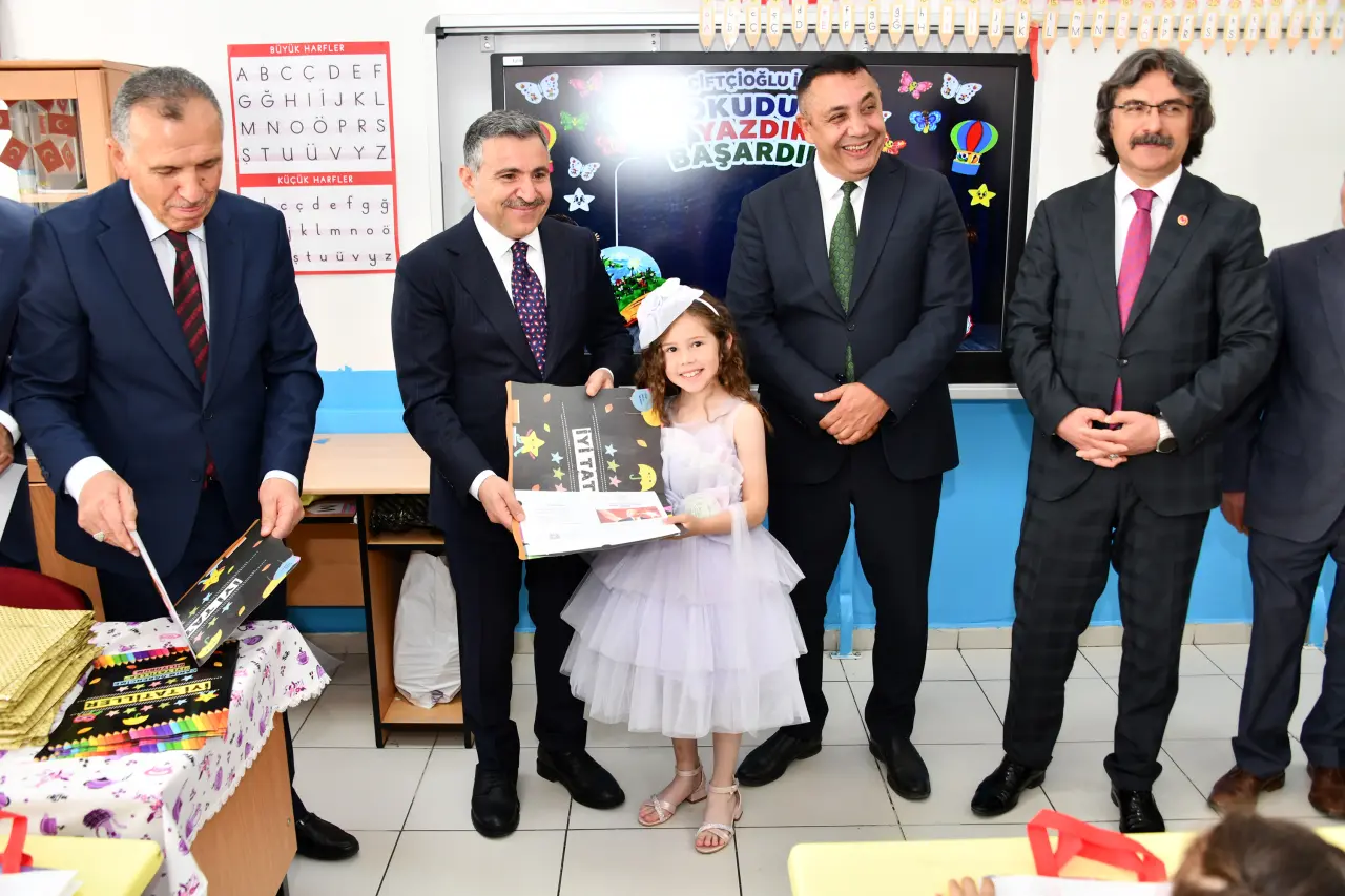 Gümüşhane'de 17 bin 183 öğrenci karne sevinci yaşadı 13