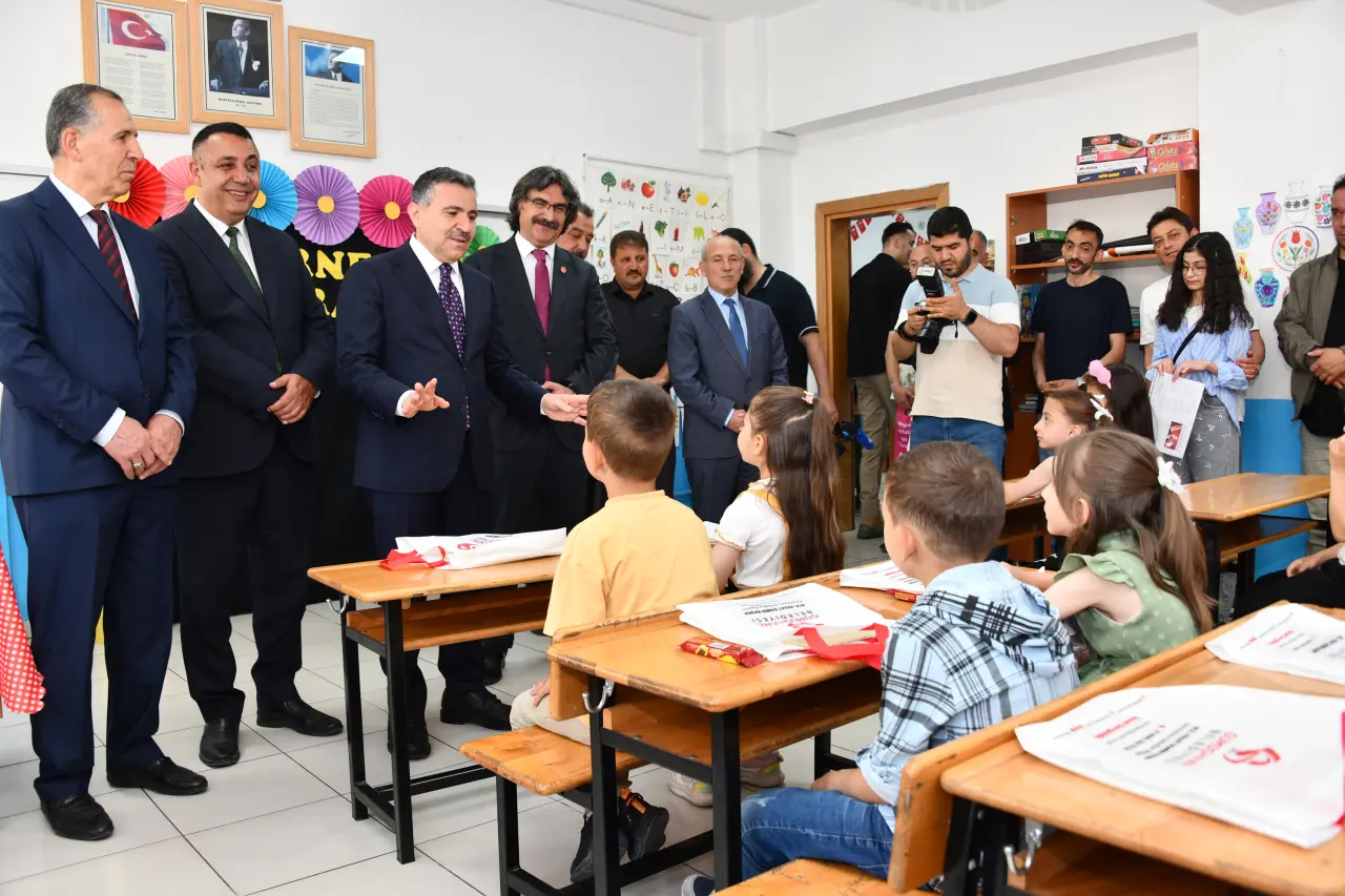 Gümüşhane'de 17 bin 183 öğrenci karne sevinci yaşadı 2