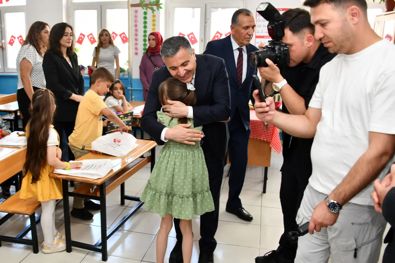 Gümüşhane'de 17 bin 183 öğrenci karne sevinci yaşadı 8