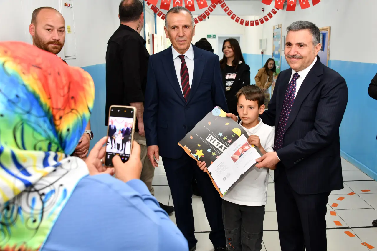 Gümüşhane'de 17 bin 183 öğrenci karne sevinci yaşadı 1