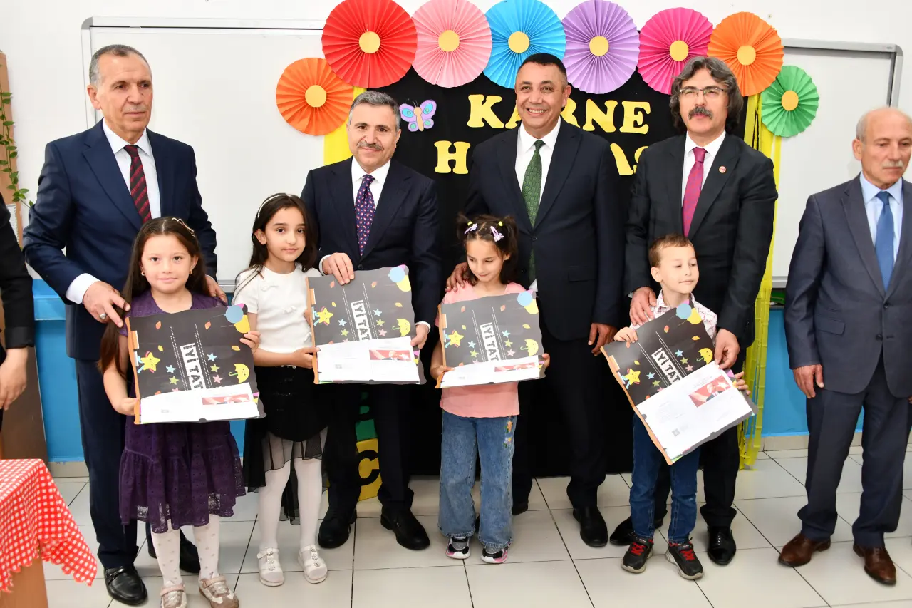 Gümüşhane'de 17 bin 183 öğrenci karne sevinci yaşadı 3