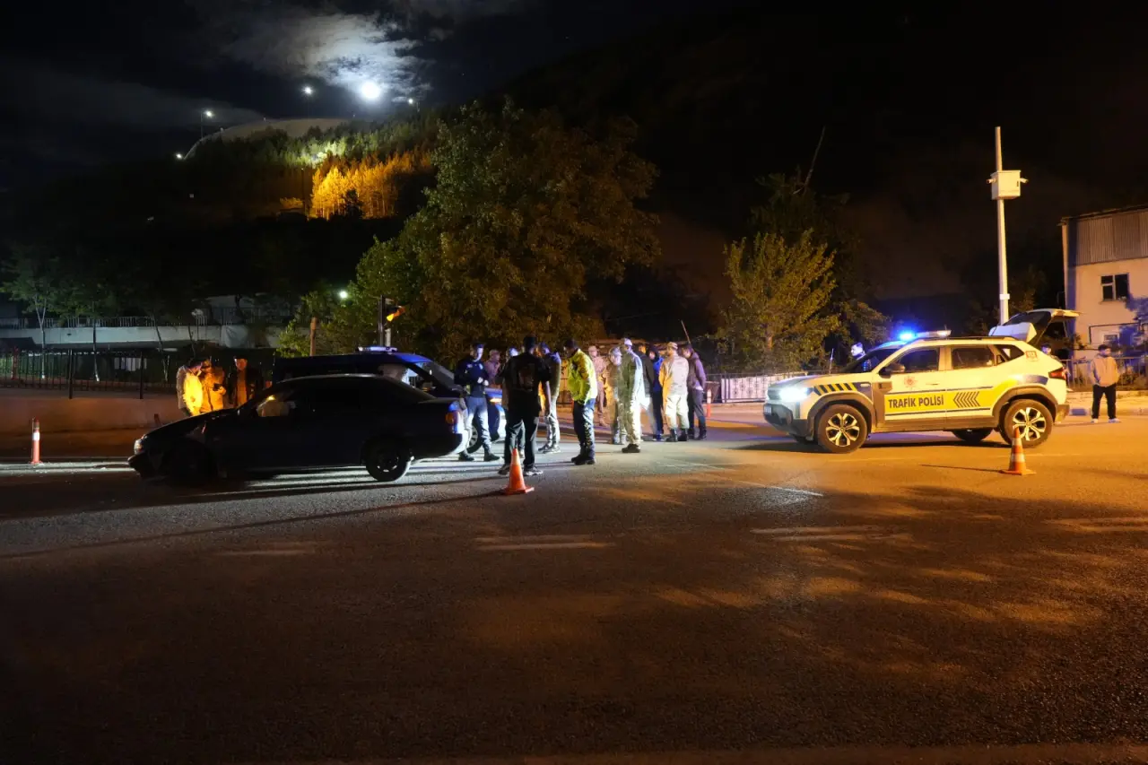 Gümüşhane'de alkollü sürücü askeri araca çarptı 2