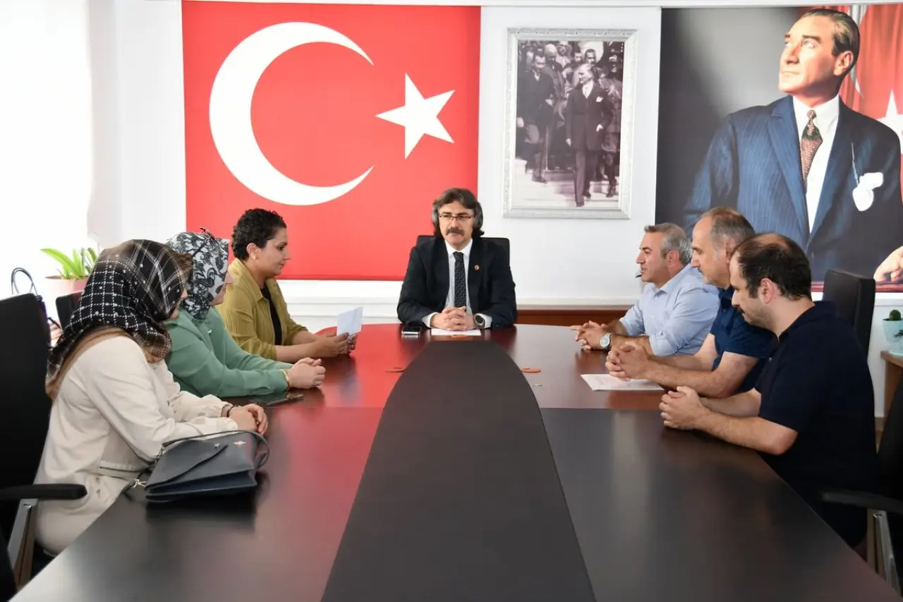 Gümüşhane'de Bilimin Öncüsü Öğretmenlere Plaket Verildi 6