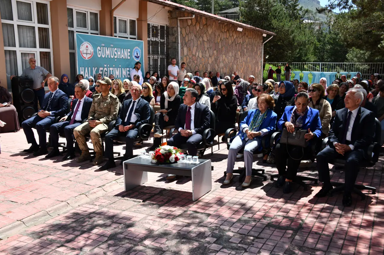Gümüşhane'de Binlerce Kursiyerin El Emeği Göz Nuru Görücüye Çıktı! 9