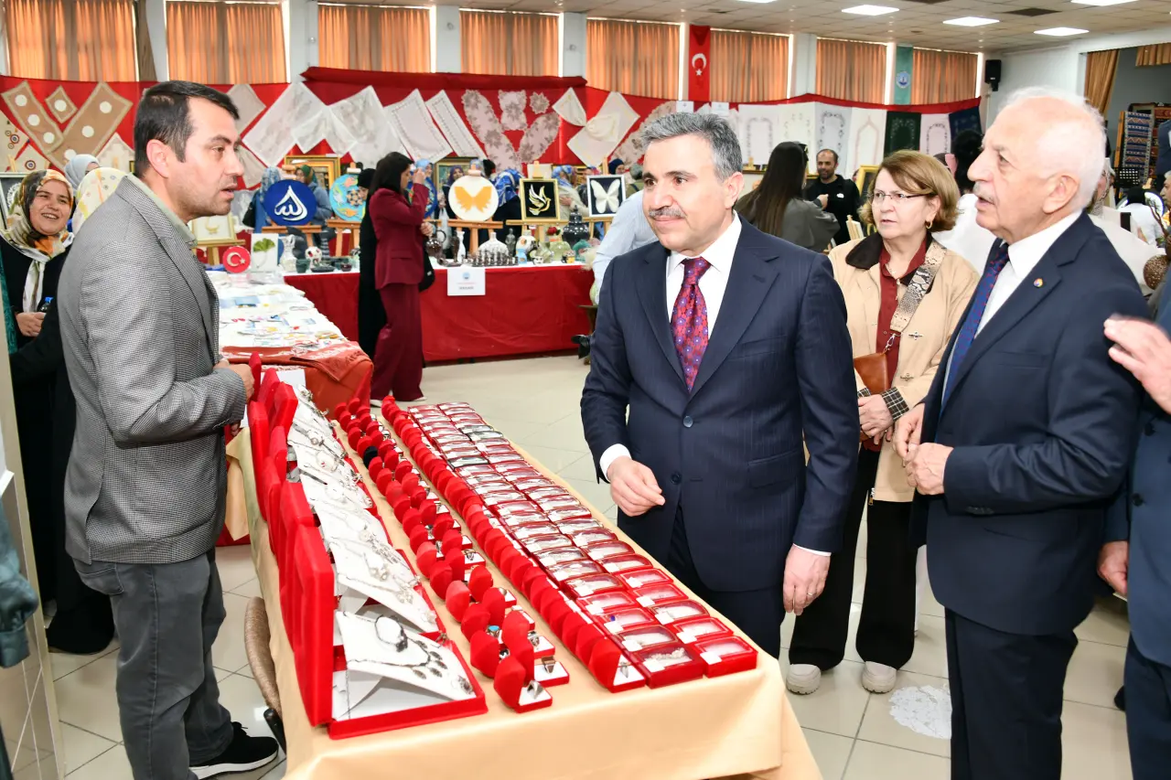 Gümüşhane'de Binlerce Kursiyerin El Emeği Göz Nuru Görücüye Çıktı! 52