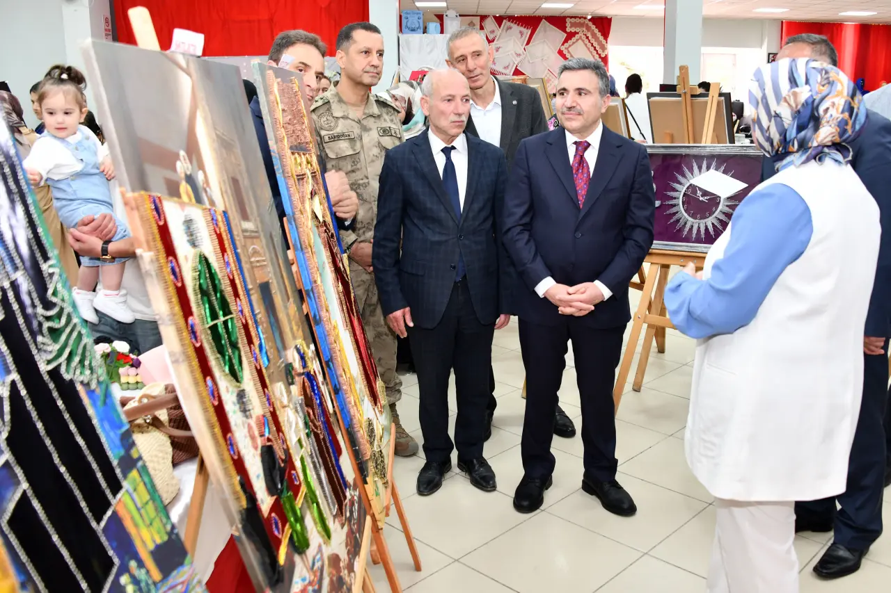 Gümüşhane'de Binlerce Kursiyerin El Emeği Göz Nuru Görücüye Çıktı! 31