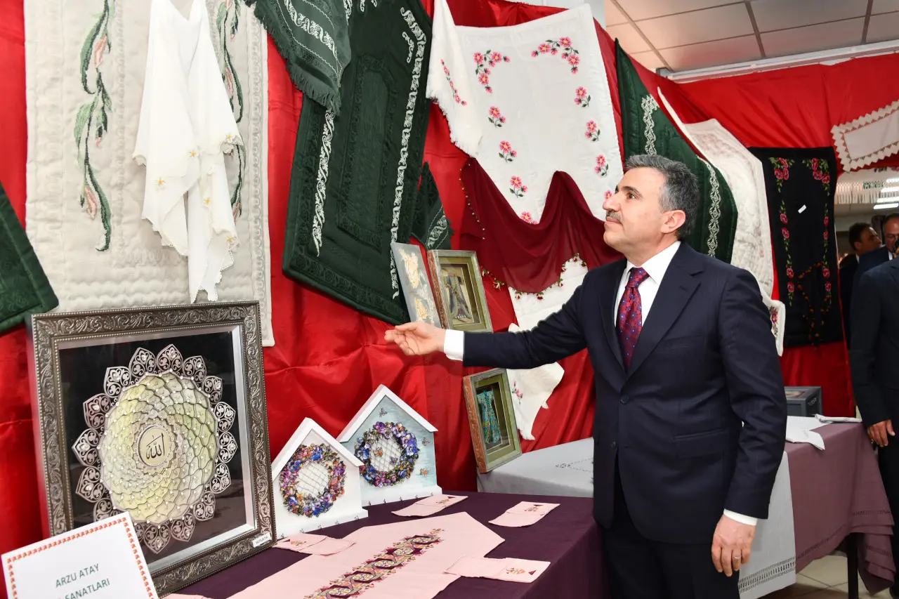 Gümüşhane'de Binlerce Kursiyerin El Emeği Göz Nuru Görücüye Çıktı! 17