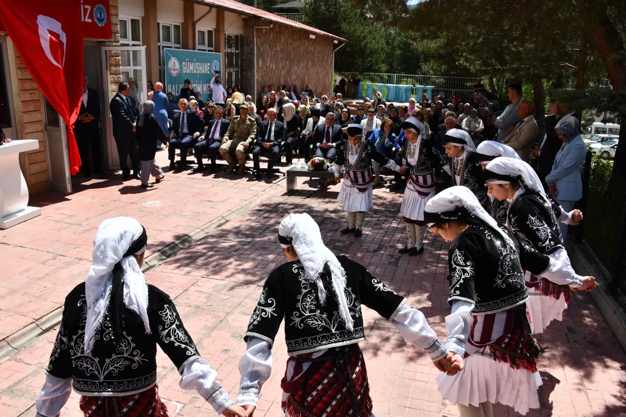 Gümüşhane'de Binlerce Kursiyerin El Emeği Göz Nuru Görücüye Çıktı! 14