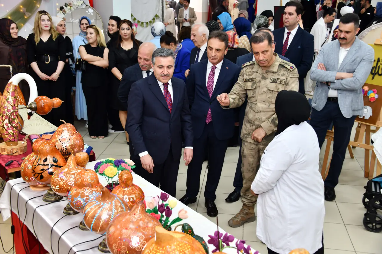 Gümüşhane'de Binlerce Kursiyerin El Emeği Göz Nuru Görücüye Çıktı! 25