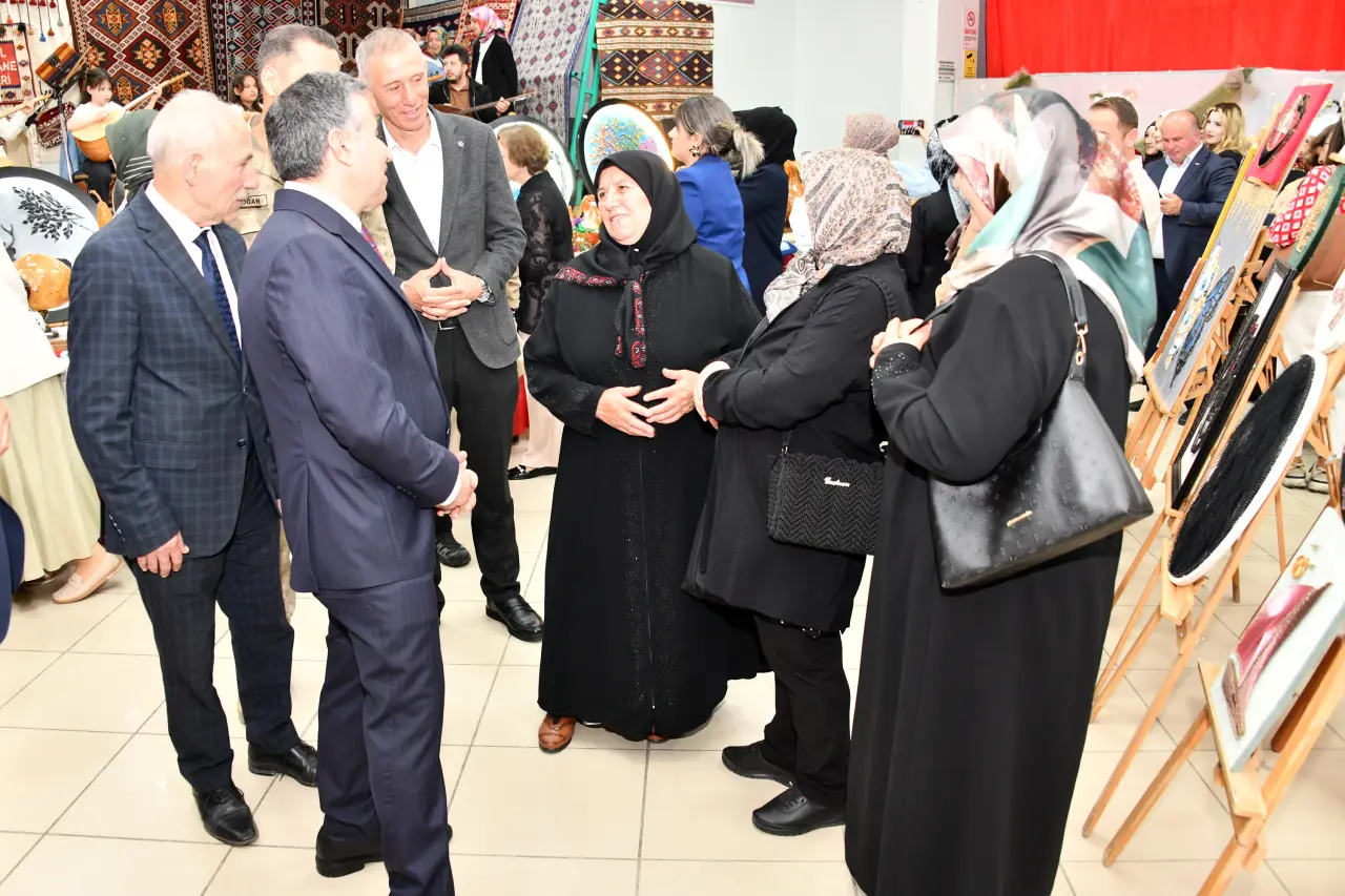 Gümüşhane'de Binlerce Kursiyerin El Emeği Göz Nuru Görücüye Çıktı! 30