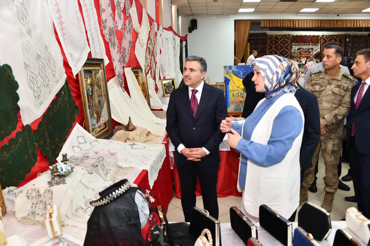 Gümüşhane'de Binlerce Kursiyerin El Emeği Göz Nuru Görücüye Çıktı! 35