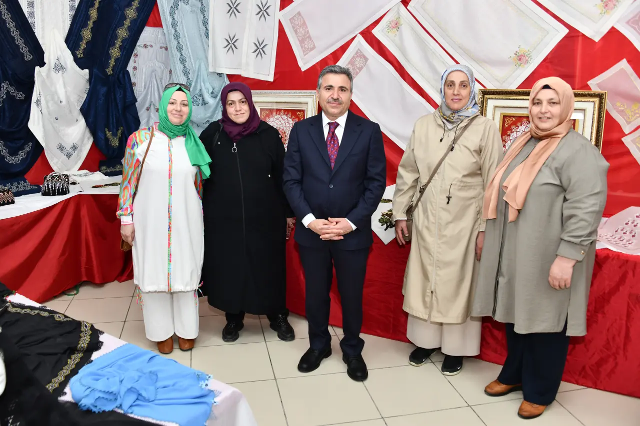 Gümüşhane'de Binlerce Kursiyerin El Emeği Göz Nuru Görücüye Çıktı! 7