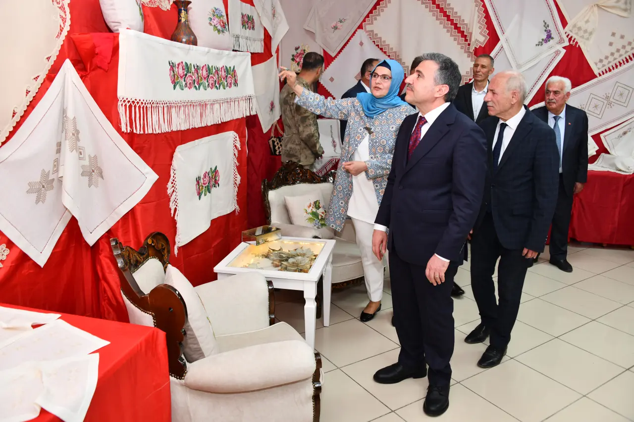 Gümüşhane'de Binlerce Kursiyerin El Emeği Göz Nuru Görücüye Çıktı! 19