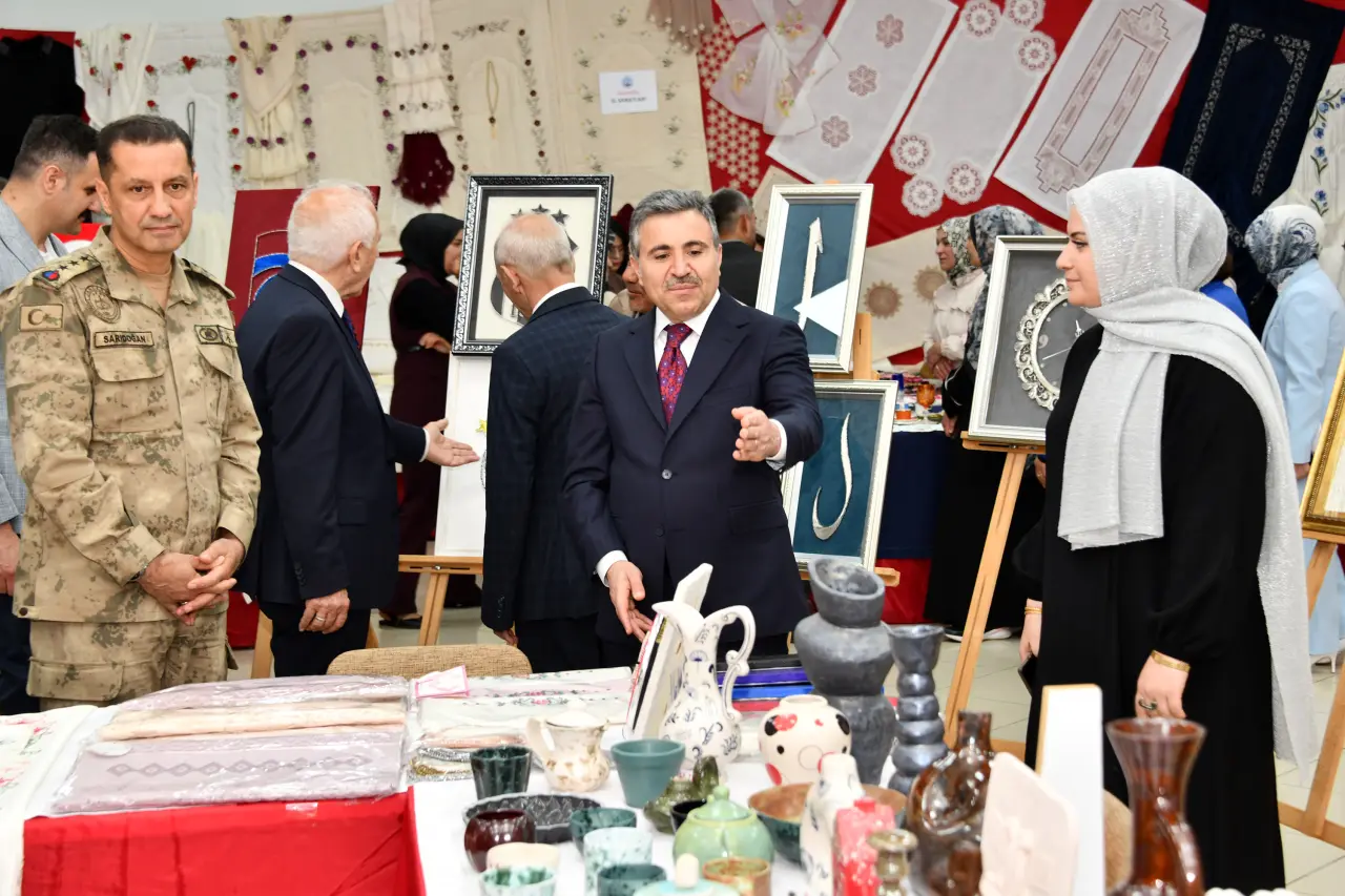Gümüşhane'de Binlerce Kursiyerin El Emeği Göz Nuru Görücüye Çıktı! 43