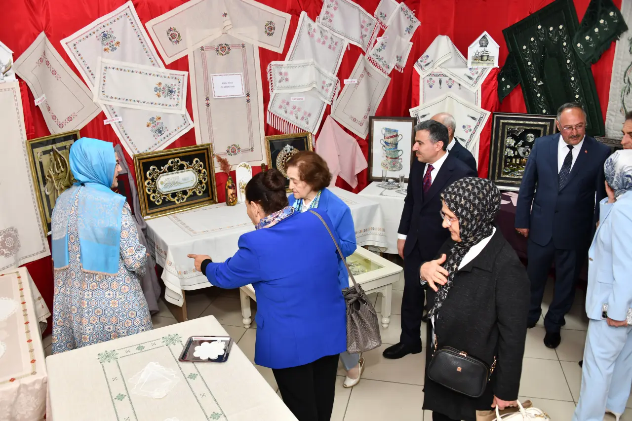 Gümüşhane'de Binlerce Kursiyerin El Emeği Göz Nuru Görücüye Çıktı! 18