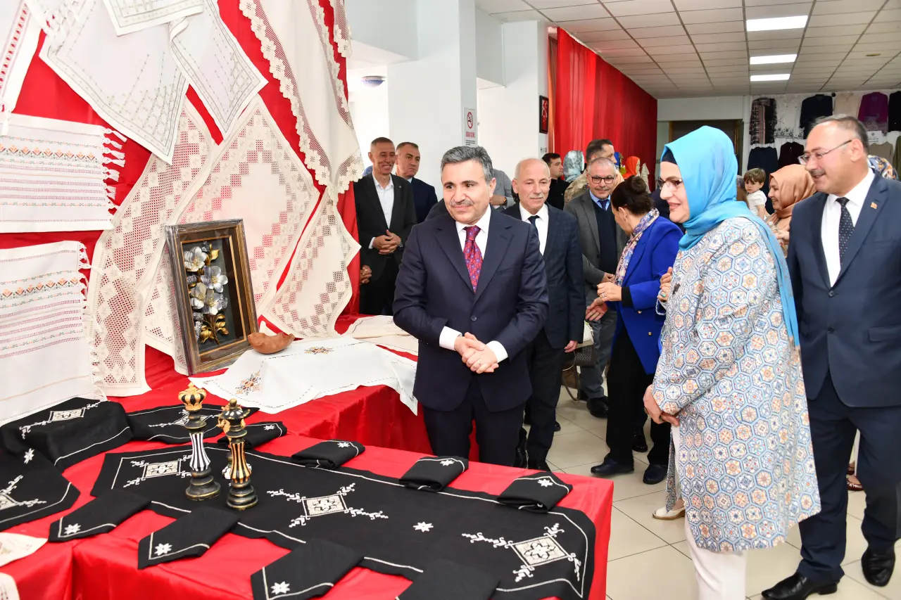 Gümüşhane'de Binlerce Kursiyerin El Emeği Göz Nuru Görücüye Çıktı! 15