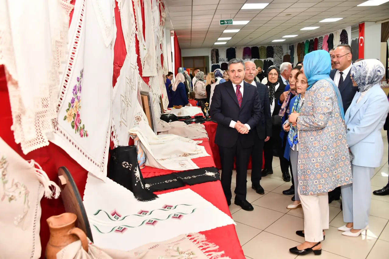 Gümüşhane'de Binlerce Kursiyerin El Emeği Göz Nuru Görücüye Çıktı! 16