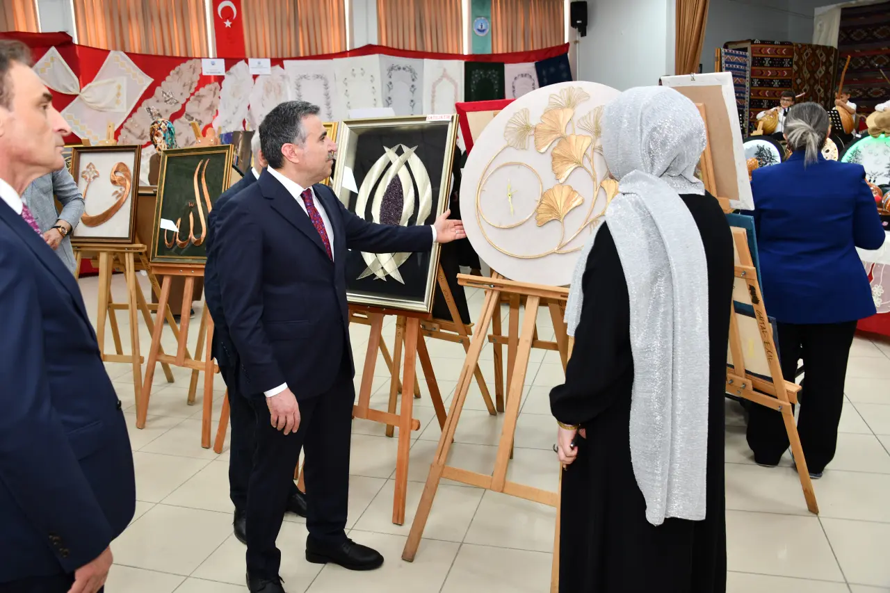 Gümüşhane'de Binlerce Kursiyerin El Emeği Göz Nuru Görücüye Çıktı! 46