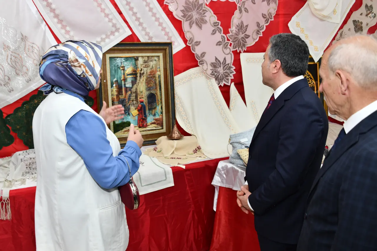 Gümüşhane'de Binlerce Kursiyerin El Emeği Göz Nuru Görücüye Çıktı! 34