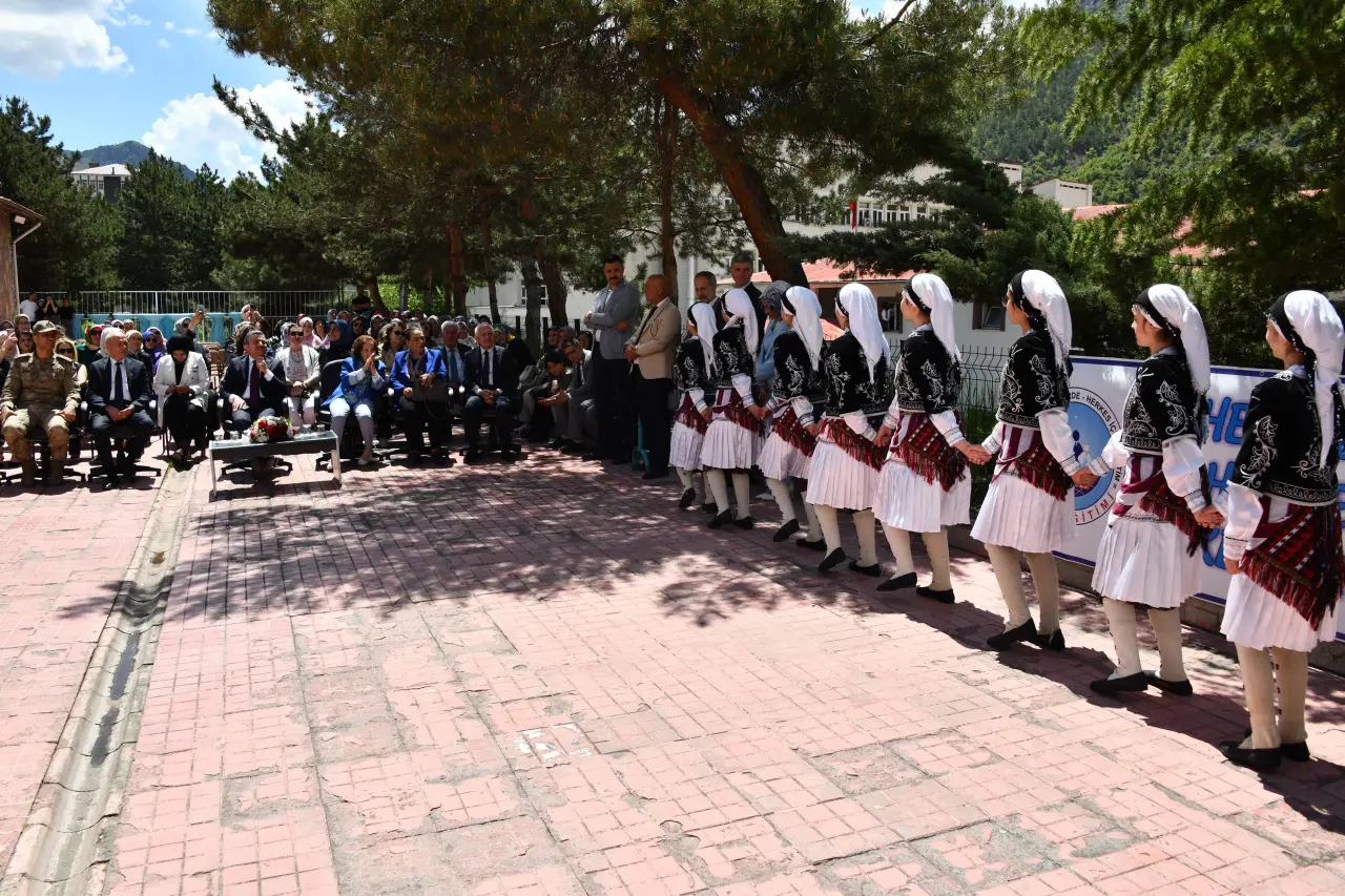 Gümüşhane'de Binlerce Kursiyerin El Emeği Göz Nuru Görücüye Çıktı! 13