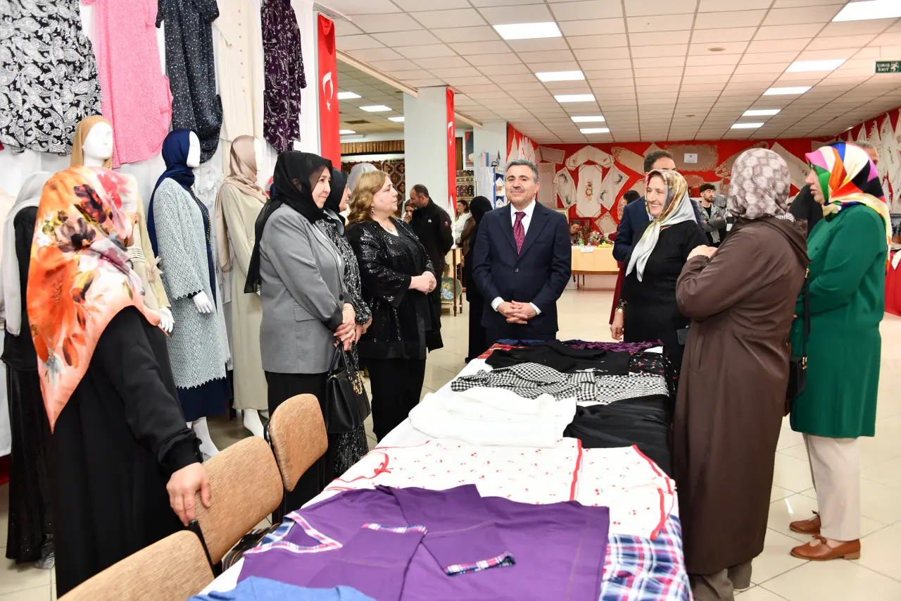 Gümüşhane'de Binlerce Kursiyerin El Emeği Göz Nuru Görücüye Çıktı! 53