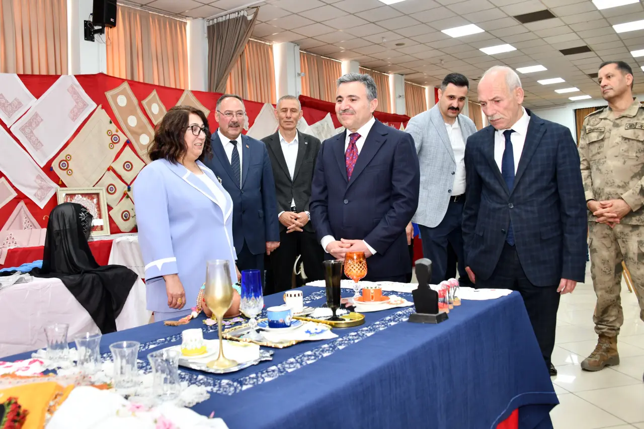 Gümüşhane'de Binlerce Kursiyerin El Emeği Göz Nuru Görücüye Çıktı! 40
